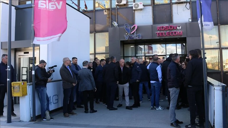 Kosovë, punëtorët e Postës dhe Telekomit protestojnë për shkak të mos pagesës së pagave