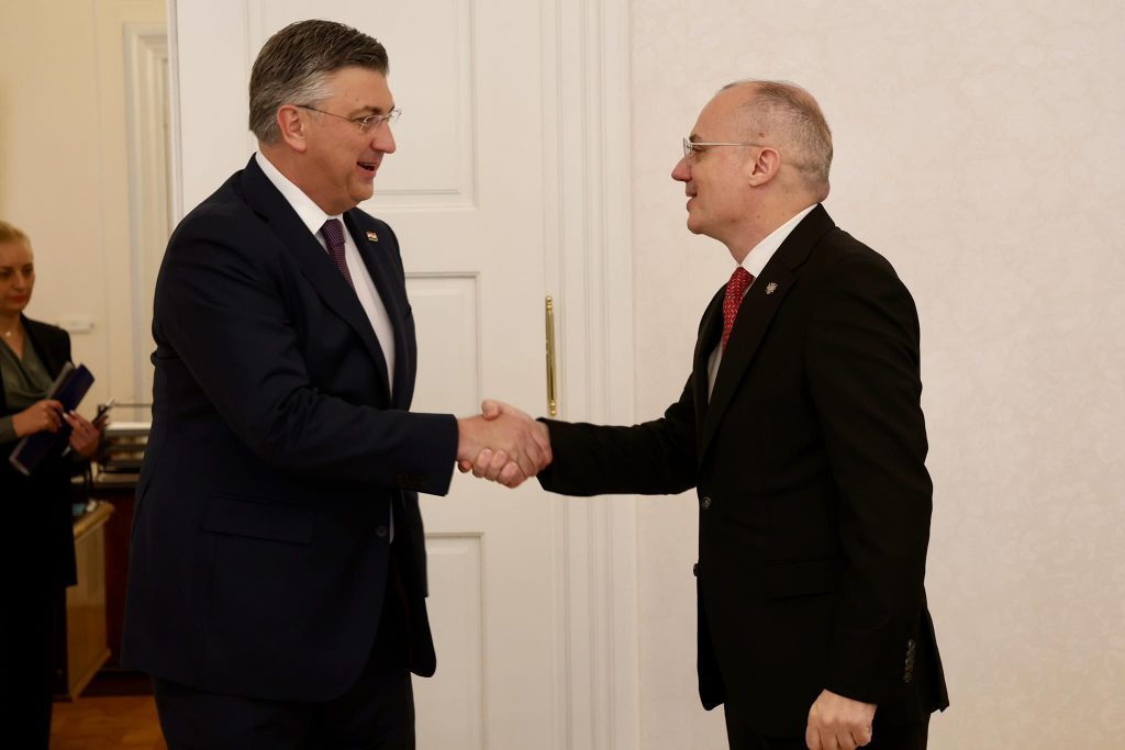 Hasani në Kroaci, takim me kryeministrin Plenkoviç: Bashkëpunim në frymën e partneritetit strategjik