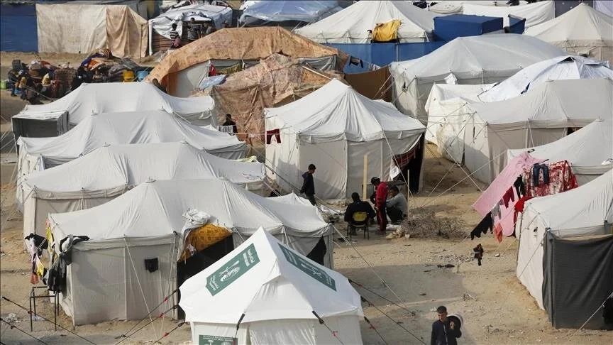 Në Khan Younis në jug të Gazës po ndërtohet një vendbanim i ri me tenda