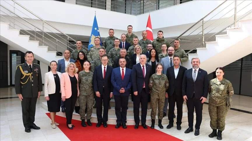 Në Ministrinë e Mbrojtjes shënohet Dita e Turqve të Kosovës