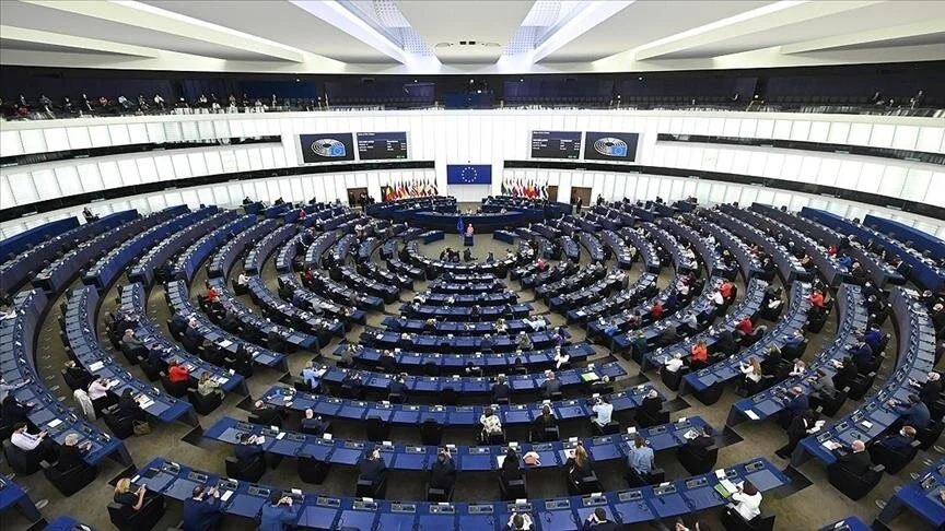 Parlamenti Evropian voton për heqjen e regjimit të vizave për serbët në Kosovë