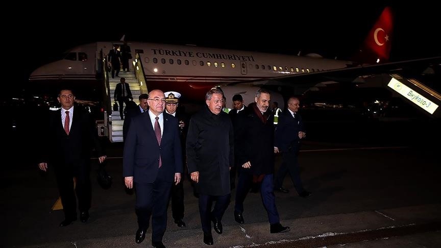 Ministri i Mbrojtjes i Türkiyes dhe shefi i inteligjencës arrijnë në Moskë për takimin katërpalësh