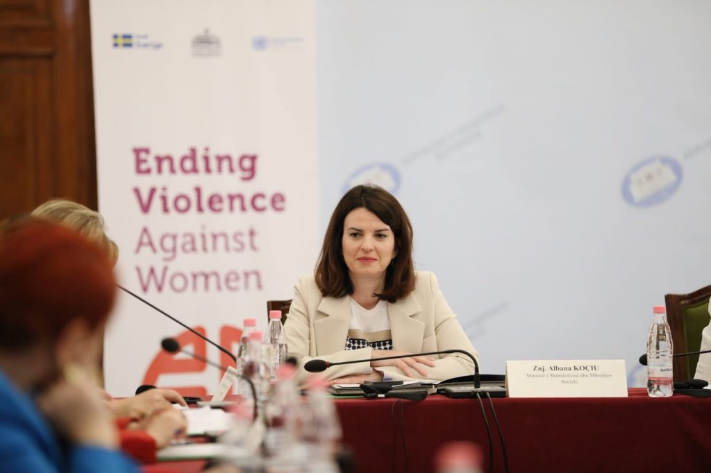 Dhuna online kundër grave, Koçiu: Forcim i legjislacionit, rritje e aksesit në mbi 70 shërbime sociale