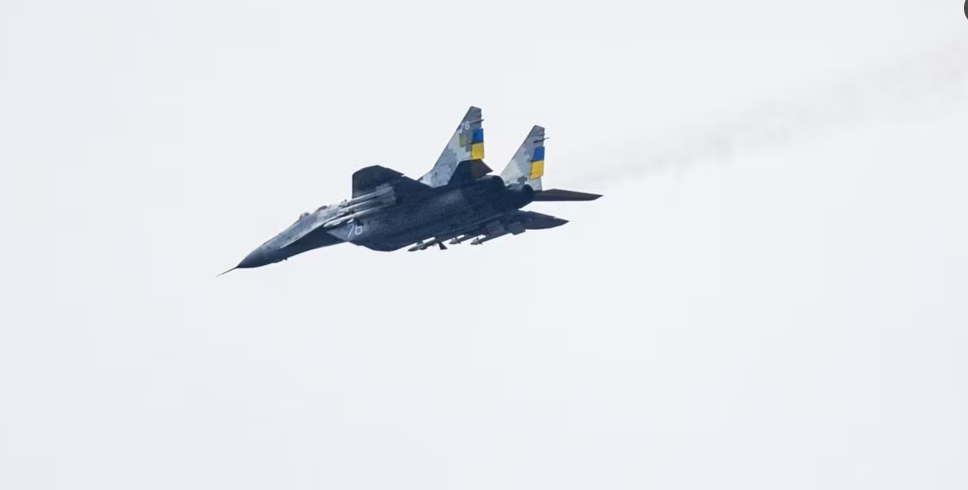 Polonia i dërgon Ukrainës avionët e parë luftarakë