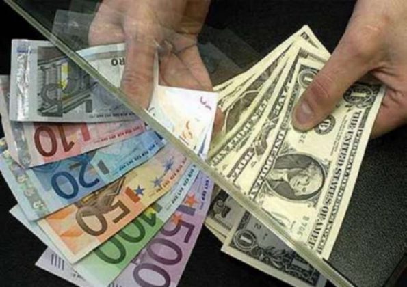 Euroja dhe dollari vijojnë të humbin terren ndaj lekut