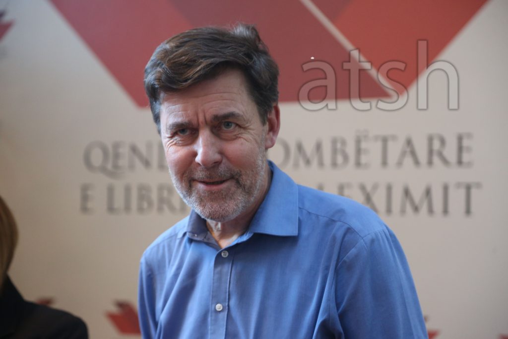 Peter Stamm, shkrimtari i përkthyer në 40 gjuhë, takon lexuesit e tij në Tiranë
