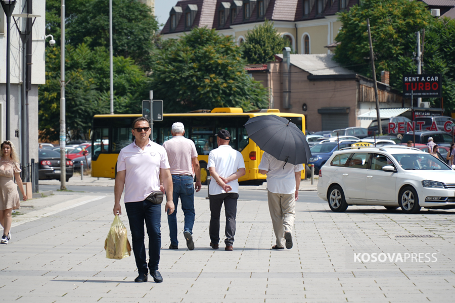 Temperaturat e larta në Kosovë, kufizohet përsëri orari i punës