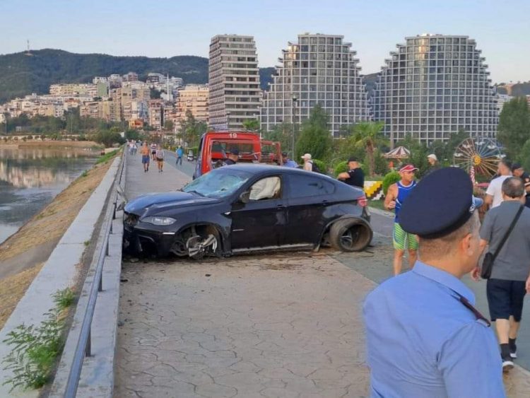 Emri/Identifikohet shoferi i “BMW” që përfundoi në pedonalen e Liqenit