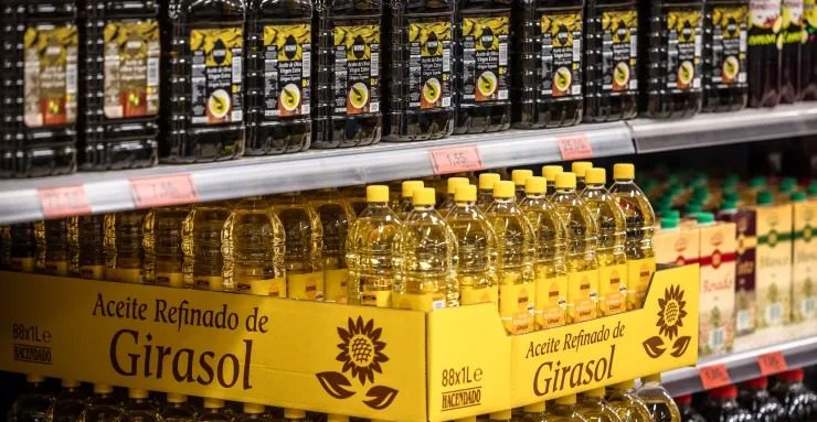 Kriza e vajit të ullirit: Fermerët spanjollë akuzojnë supermarketet për fryrje të çmimeve mes mungesës së prodhimit!