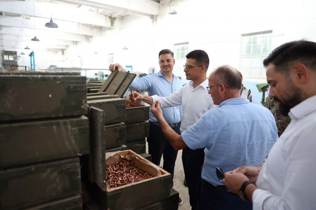 Rijetësimi i industrisë ushtarake, Vengu vizitë në Uzinën Mekanike në Gramsh