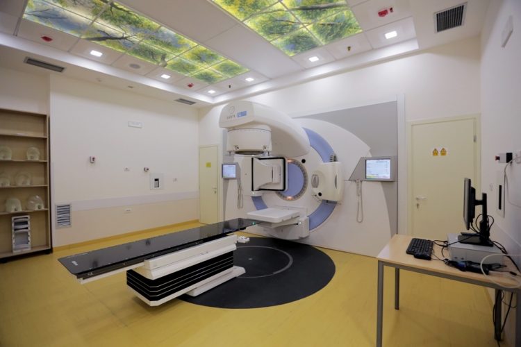 Pajisjet me defekt, 600 gra me tumor nuk morën trajtim me radioterapi më 2022