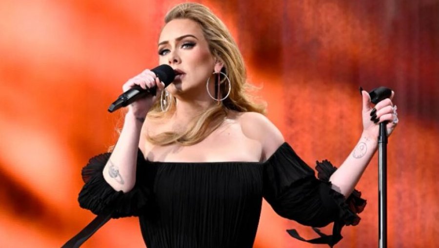 Këngëtarja Adele zbulon këngën që i ndryshoi jetën: Isha në depresion, qaja shpesh