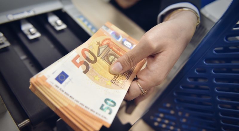 A ndikoi forcimi i lekut te kreditë në euro?