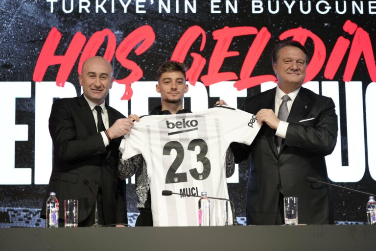 U transferua pak ditë më parë, Muçi titullar te Besiktas