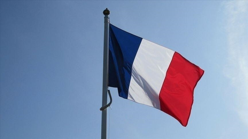 Franca u bën thirrje qytetarëve të saj 