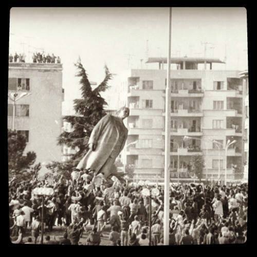 33 vjet nga rrëzimi i monumentit të diktatorit Hoxha