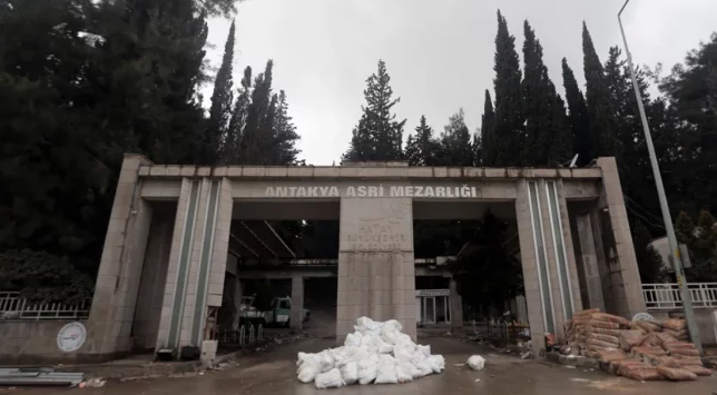 Tërmeti me qendër Hatay dëmtoi varrezat e Antakya Asri
