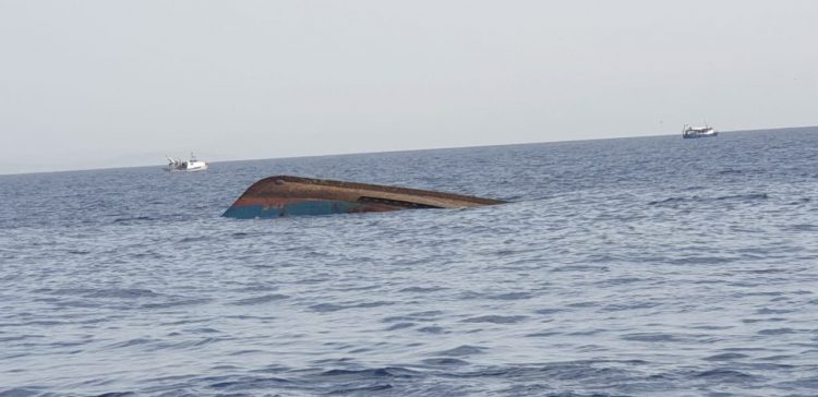 Mbytet varka peshkimit, marinarët shpëtohen nga roja bregdetare në ishullin e Sazanit