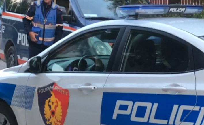 Aksident në aksin rrugor “Pogradec-Qafë Thanë”, shoferi i dehur përplas një makinë dhe largohet, në pranga 52-vjeçari