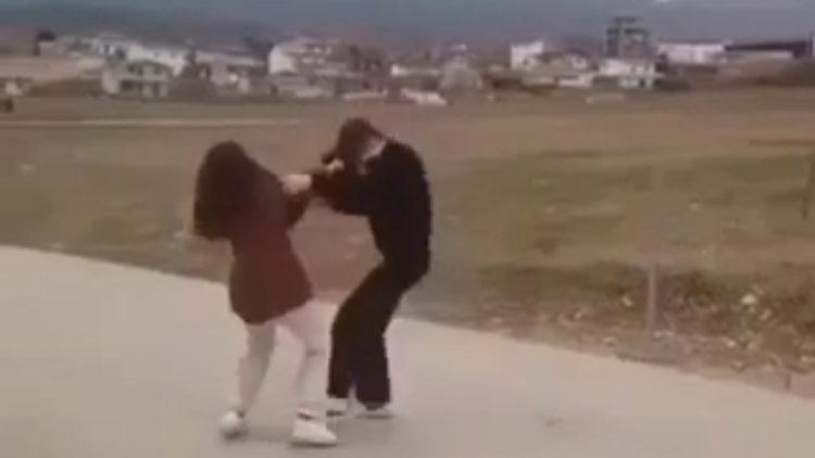  Tjetër rast dhune mes të miturash, rrihen vajzat e klasës së gjashtë në Tiranë