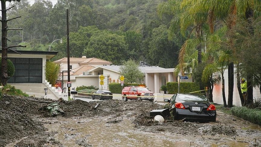 California, përmbytje dhe rrëshqitje dheu si pasojë e reshjeve të shkaktuara nga 