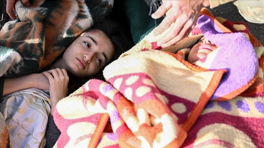 Türkiye, nëna dhe dy vajzat e saj u shpëtuan nga rrënojat 33 orë pas tërmetit