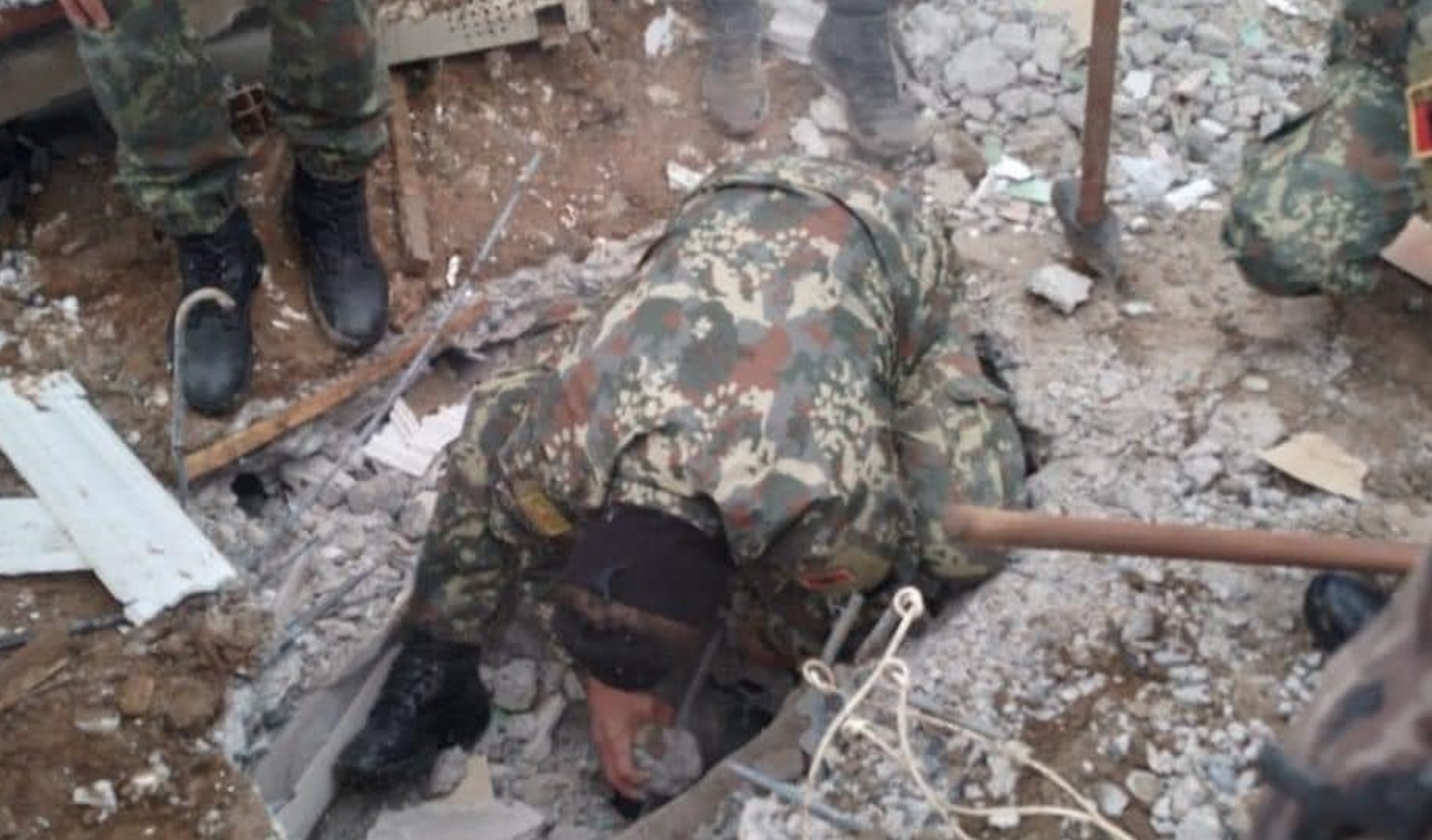 Rama publikon fotot: Skuadra shqiptare e kërkim-shpëtimit në rrënojat e tragjedisë në Malatya