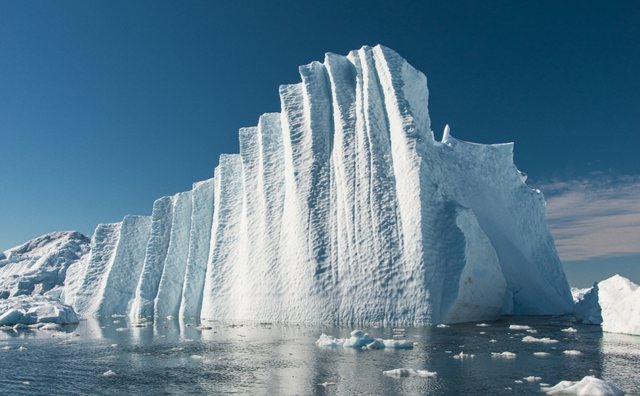 Ajsbergu “përbindësh” drejt shkrirjes/ A23a po lëviz në “Rrymën Rrethore” të Antarktikut