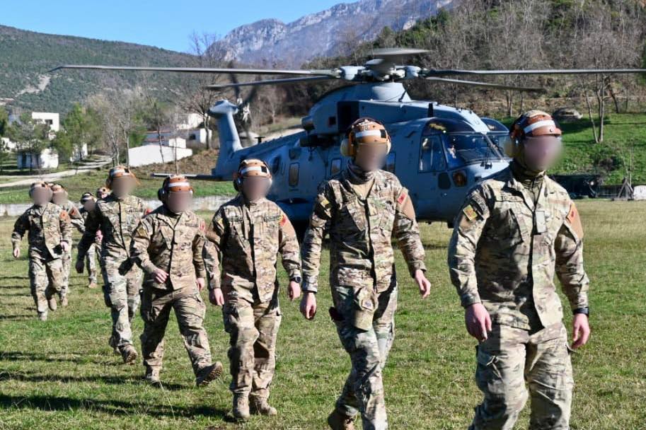 Peleshi: Forcat Speciale, stërvitje me kolegët e Marinës së Mbretërisë së Bashkuar