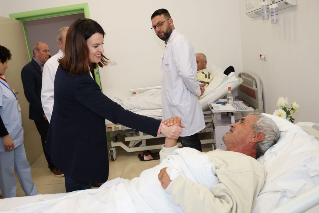 Koçiu: Shërbime cilësore për qytetarët dhe mijëra turistë në Spitalin e Sarandës