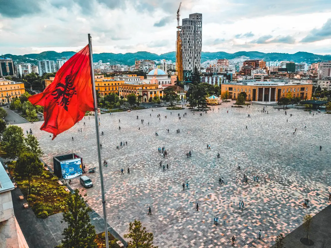 Lonely Planet: Sa shpenzoi një turiste britanike për 4 ditë në Tiranë