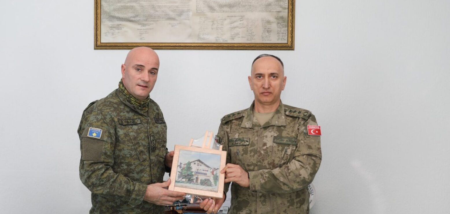 Zëvendëskomandanti i FSK-së pret në takim komandantin e kontingjentit turk, flasin për mundësinë e bashkëpunimit