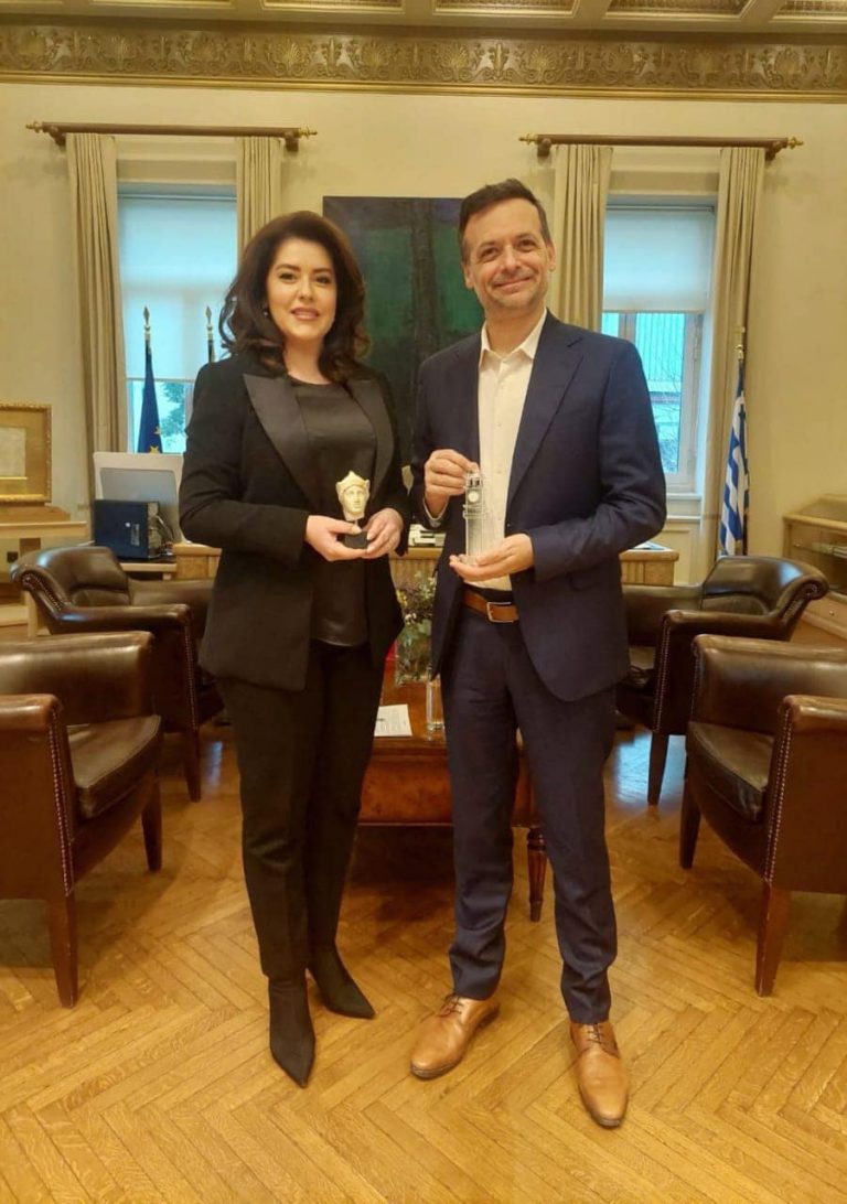 Ambasadorja Hajdaraga takon kryebashkiakun e Athinës: Forcim i bashkëpunimit