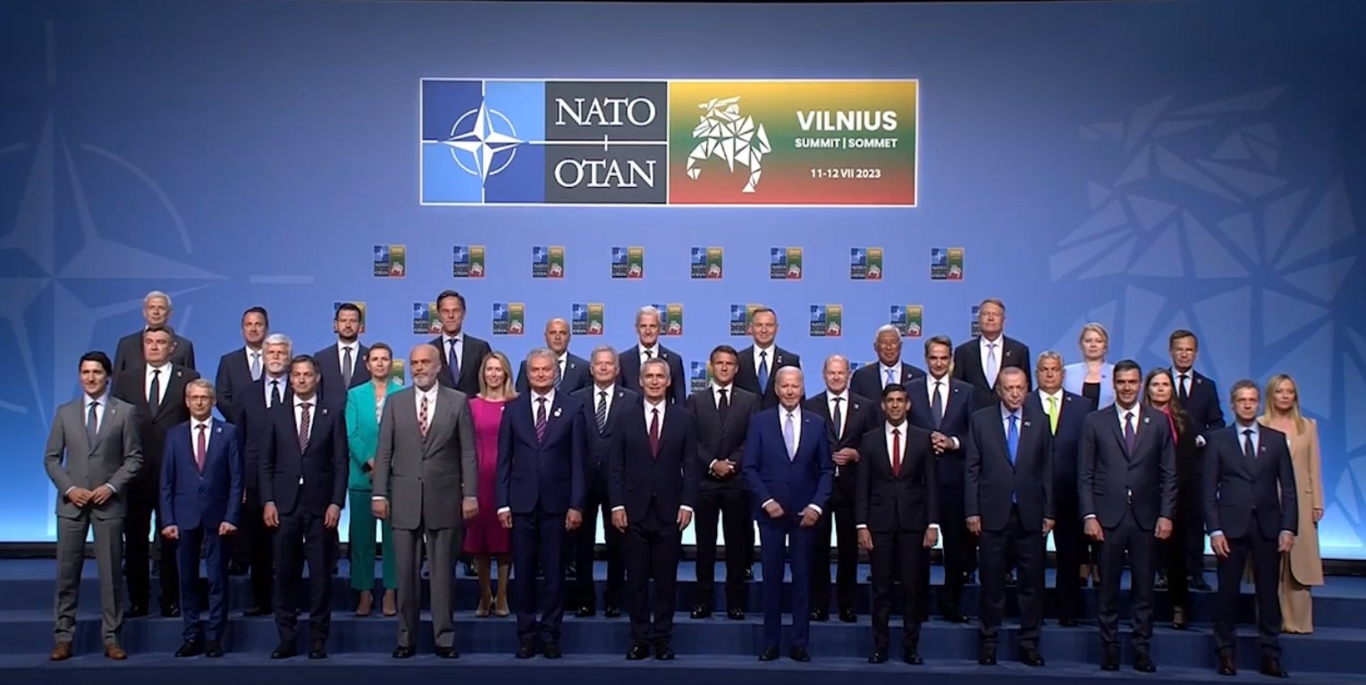 Samiti i NATO-s, Rama në foton familjare me liderët e vendeve anëtare