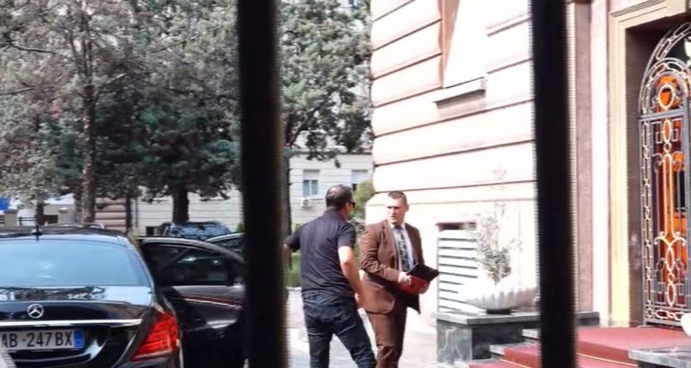 Kërkesa për arrestimin e Ahmetajt, Prokurorët e SPAK mbërrijnë në Kuvend