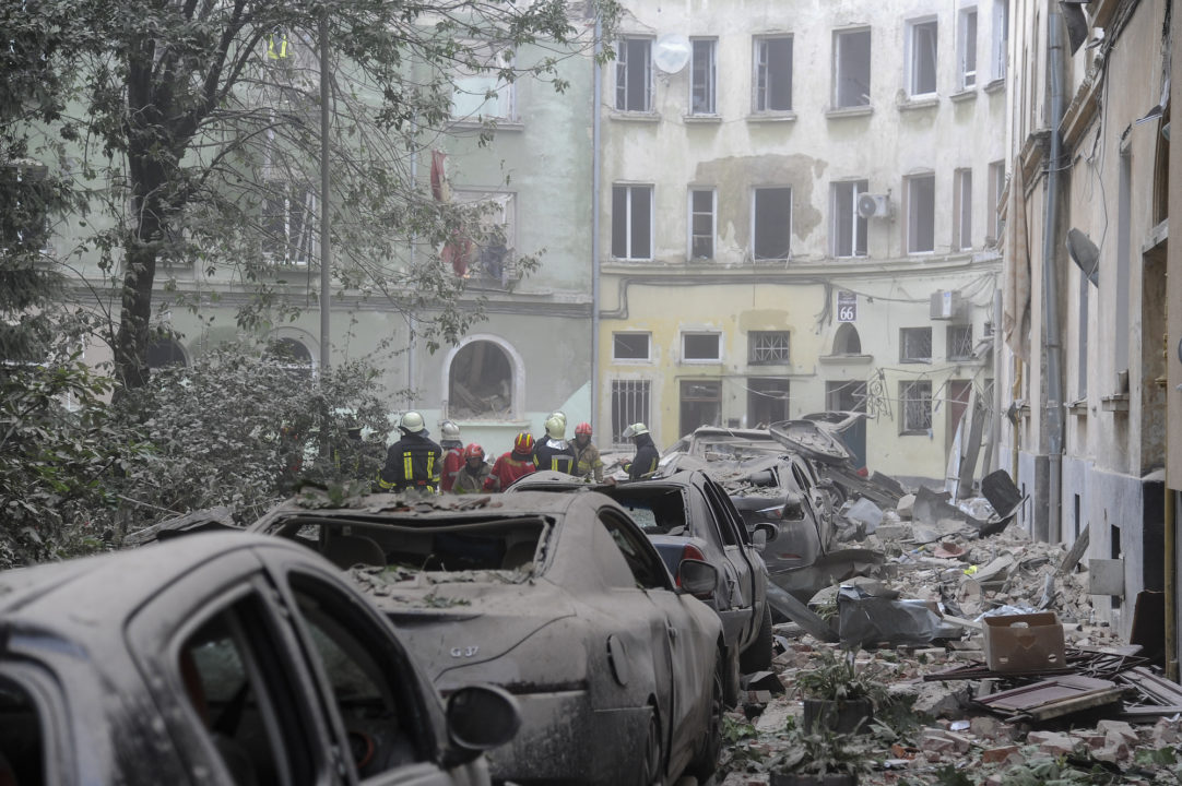 Rusia rinis sulmet në Ukrainë, dëgjohen sirenat e alarmit
