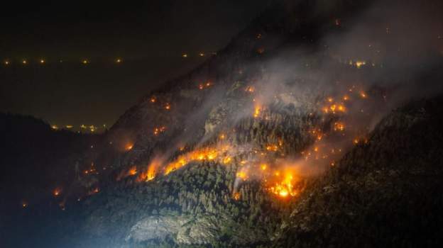 Temperaturat ekstreme prekin Zvicrën, në alpe disa vatra zjarri aktive! Evakuohen banorët