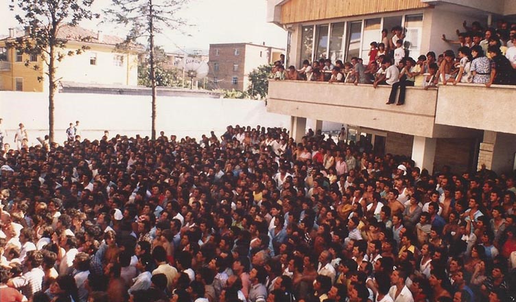 Sot, 34 vjet nga eksodi i shqiptarëve në ambasadat e huaja