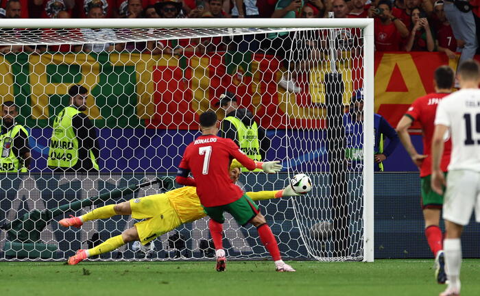 EURO2024 – Diogo Costa çon Portugalinë në çerekfinale