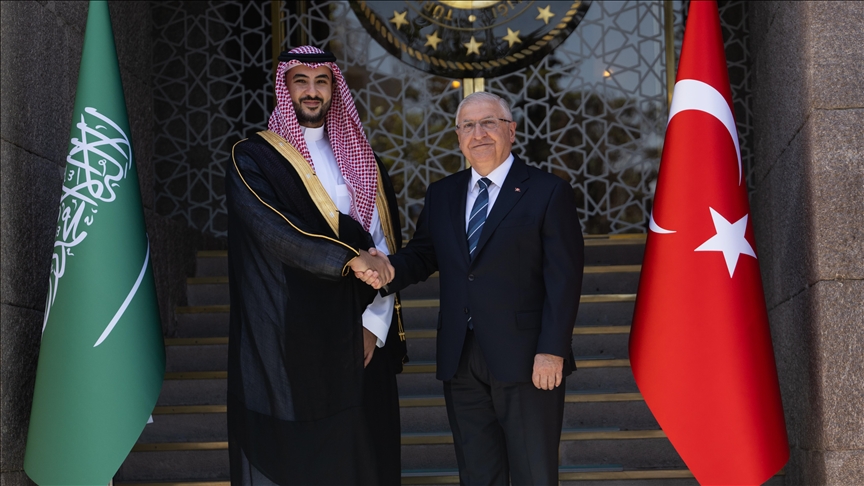 Shefi i mbrojtjes turke takon homologun e tij saudit në Ankara