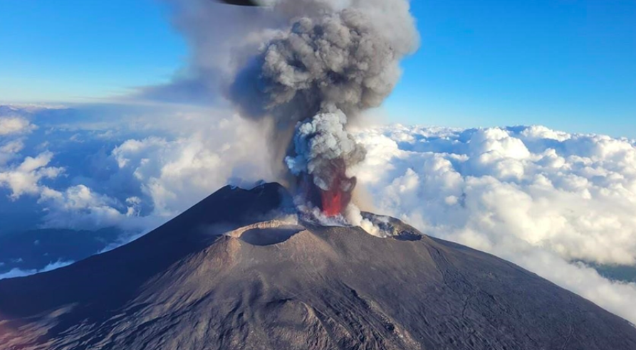 Itali, vullkani Etna vazhdon të hedh llavë dhe hi