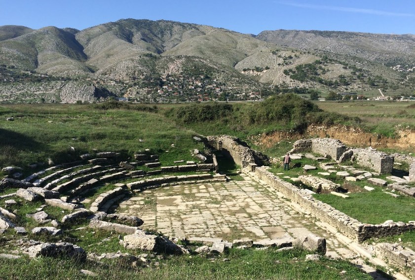 Teatri antik i Hadrianopolit, i vetmi në Ballkan, i ndërtuar në fushë të hapur