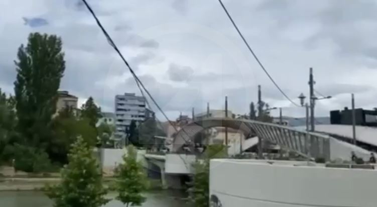 Bien sirenat e alarmit në Mitrovicë, dyshohet se ka të arrestuar