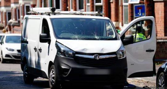 3 të vrarë në Britani, 31-vjeçari përplaset me furgon në mes të njerëzve