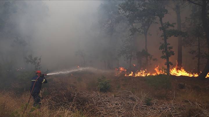 Greqi, paralajmërim për rrezik zjarresh në pyje