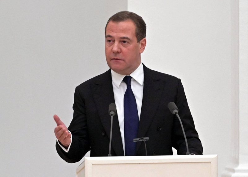 Medvedev: Ukraina të pranojë propozimin rus të paqes ose ofensiva do të vazhdojë