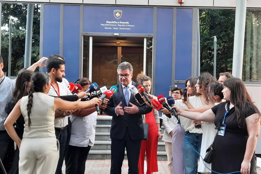 Lajçak: Raporti për masat ndaj Kosovës diskutohet nesër, jam pro largimit të tyre