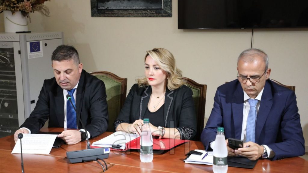 Malo: Duhet të avancohet me hapjen e ambasadës së Kanadasë në Tiranë
