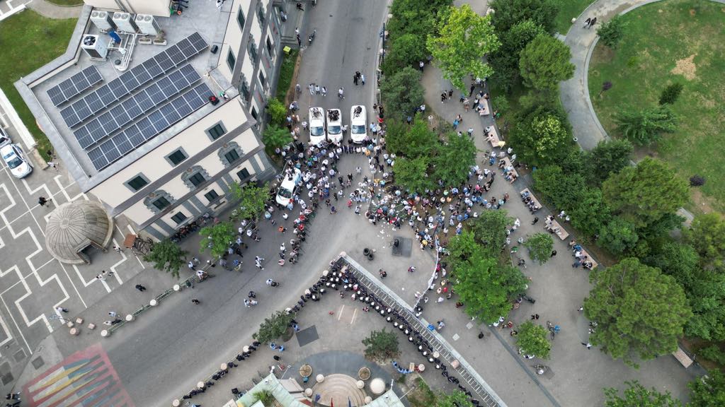 Dështon totalisht protesta tek Bashkia, më shumë kamera se militantë