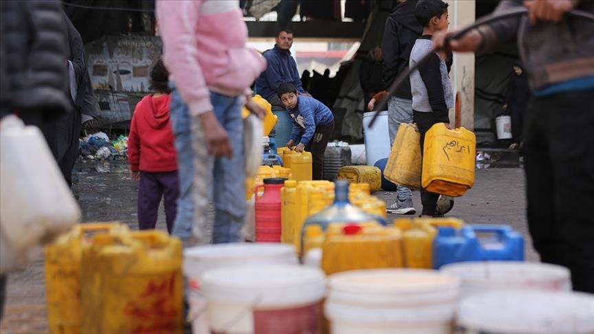 Sasia e ujit për person në Gaza është ulur nga 90 litra në 2 litra